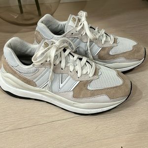 New Balance 57/40- Men’s 7.5/ Women’s 9